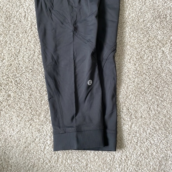 Lululemon gray leggings size 8 - Picture 6 of 9
